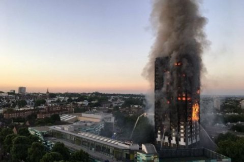В Лондоне горит высотный жилой дом