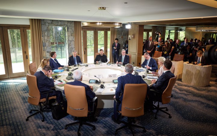 Зеленський: Трамп зараз не тисне на Росію, дипломатія перебуває в кризі