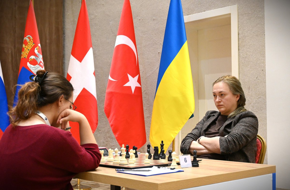 Українська шахістка Анна Ушеніна (праворуч) на ЧЄ 