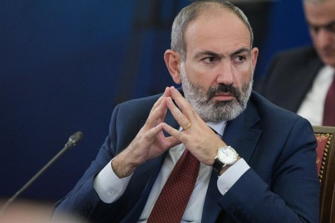 Премьер Армении объявил об увольнении главы Генштаба без одобрения президента