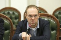 Власенко нагадав, що Янукович забезпечив Ющенку довічне утримання, кухаря і покоївок