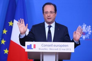 Статью о романе французского президента удалят из интернета