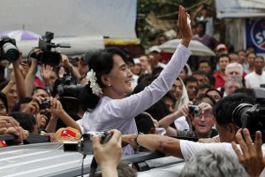 Лидер оппозиции Мьянмы впервые за 40 лет посетила Индию