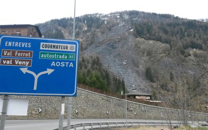 Італія та Франція домовилися перенести закриття тунелю Монблан на рік