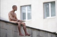 Российский художник Павленский отрезал себе мочку уха