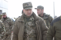 Турчинов призвал не экономить на армии в 2015 году 