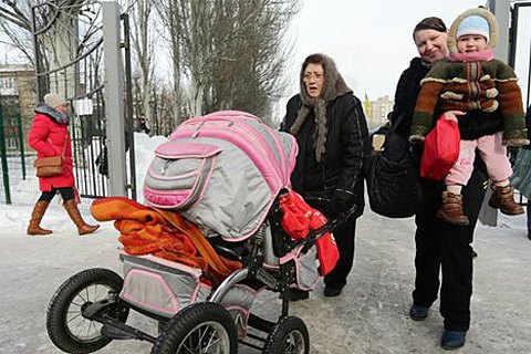 Из Авдеевки в Святогорск прибыла первая группа эвакуированных детей