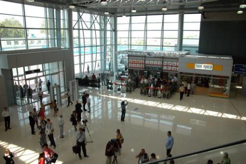 З харківського аеропорту евакуювали близько 600 осіб через "мінування" (оновлено)