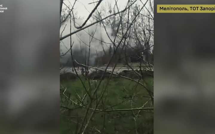 ГУР: у Мелітополі через вибух мінімум четверо окупантів поранені та пошкоджений "Урал"