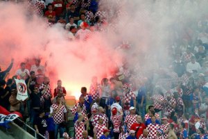 Полицейские готовы прервать матч Хорватия - Сербия