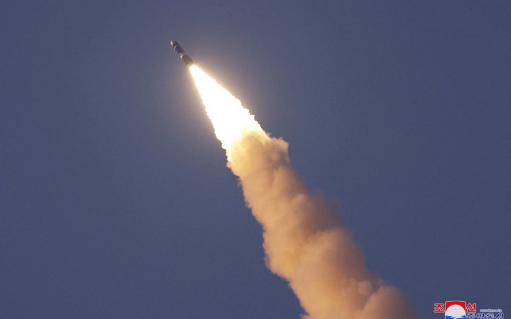 КНДР випробувала ракету з касетною боєголовкою 