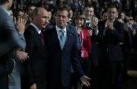 Медведев выдвинул Путина в президенты, а Путин его – в премьеры 