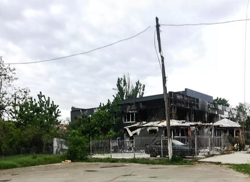 Пошкоджені будівлі поблизу Собору Архистратига Михайла