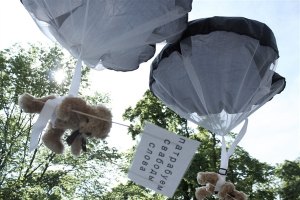 МЗС Швеції: посольство не причетне до "плюшевого десанту"