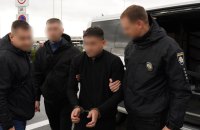 З Вірменії екстрадували організатора шахрайської схеми, яка заробила на військових 20 мільйонів гривень