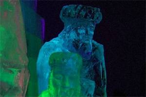 В Австрии установили ледяную скульптуру Рождества