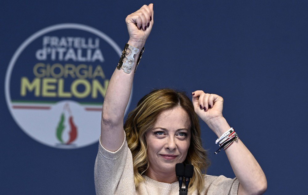 Прем’єр-міністр Італії Джорджія Мелоні під час закриття кампанії партії <i>Fratelli D’Italia</i> перед виборами в Європарламент
