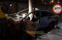 У Києві на Борщагівській BMW влетів у стовп і загорівся