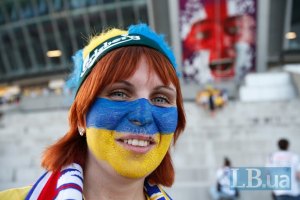 В Донецке болельщики уже поддерживают свои сборные