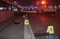 В Киеве на проспекте Бажана Nissan сбил насмерть гулявшего по дороге юношу