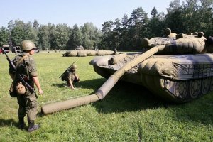 Российская армия закупит надувные танки и самолеты