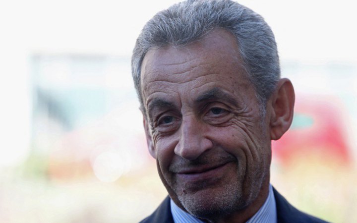 З експрезидента Франції Ніколя Саркозі зняли електронний браслет