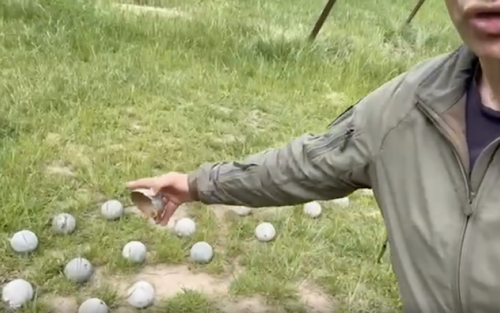 Для обстрілу Києва Росія використала касетні ракети. Кличко показав їхні елементи на відео