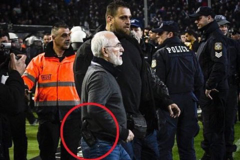 ​Российский бизнесмен Саввиди с пистолетом прервал футбольный матч в Греции