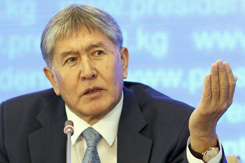 У Киргизстані спростували факт розмови Порошенка з Атамбаєвим