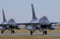 Перших чотири пілоти з України завершать навчання на F-16 до літа