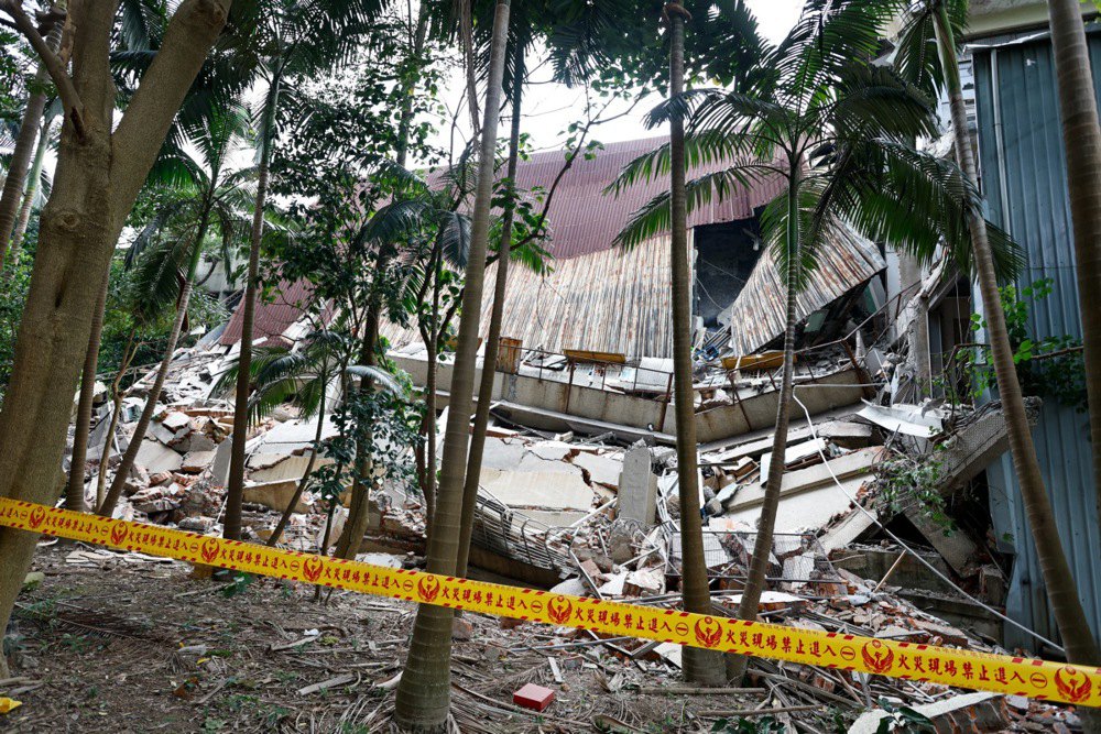 Будівля обвалилася після землетрусу магнітудою 7,5 у Новому Тайбеї, Тайвань, 3 квітня 2024 року.