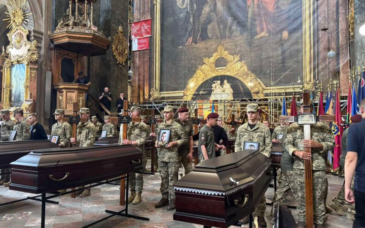 У Львові попрощалися з 12 військовими, які загинули в авіатрощі ІЛ-76 під Білгородом