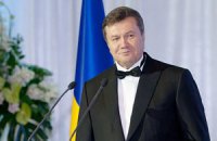 Янукович дал 10 тысячам матерей звания героинь 