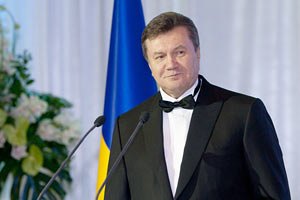 Янукович поздравляет с днем ​​рождения лишь "своих"