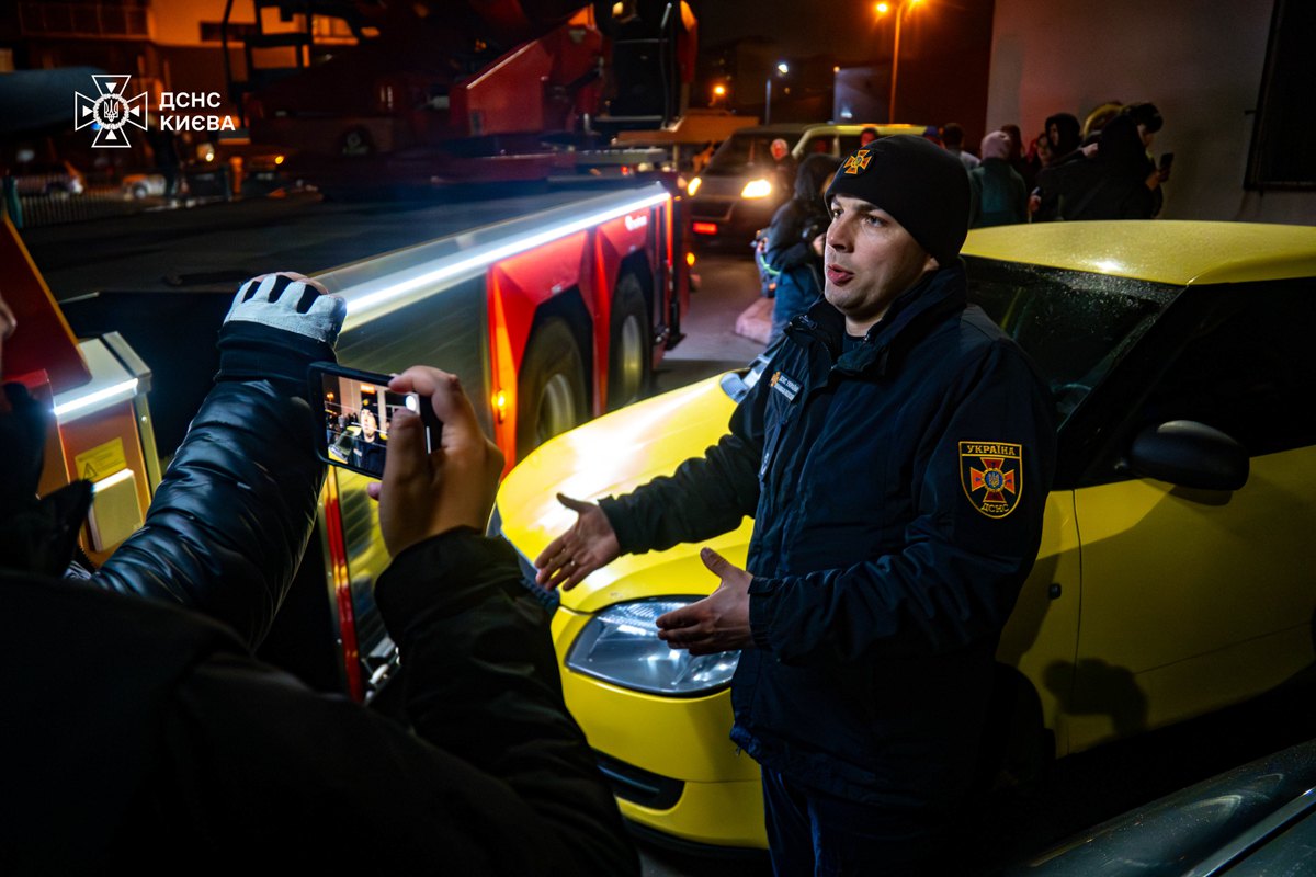 Рейд ДСНС для перевірки можливості проїзду пожежно-рятувальної спецтехніки у дворах багатоповерхових житлових будинків