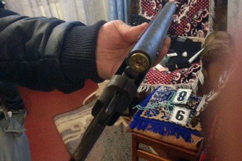 В Харьковской области семья отбилась от вооруженного обрезом грабителя