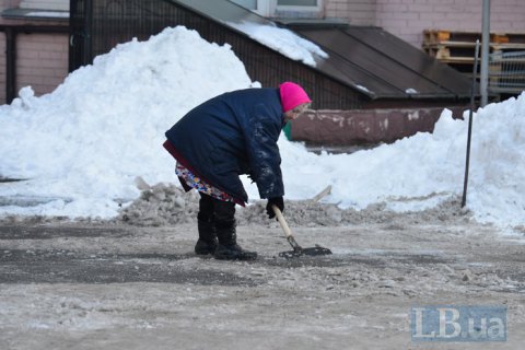 У Києві за несвоєчасне прибирання снігу оформили понад тисячу приписів