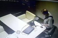 У Києві спіймали чоловіка з крадіжками у восьми банках на рахунку