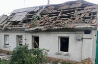 Унаслідок ворожого обстрілу Миколаєва зруйнована господарська будівля, вибиті вікна будинків