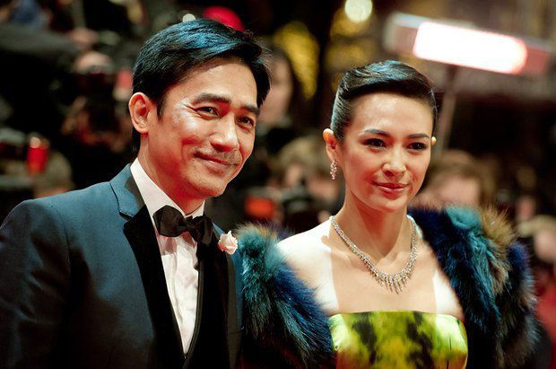 Чжан Цзыи (справа) и Тони Люн Чиу Вай, актеры, снявшиеся в <<Великих мастерах>>