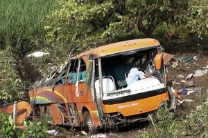 Автобус с полусотней китайских студентов упал в пропасть