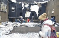 У Києві активісти зібралися на прибирання в згорілому кінотеатрі