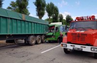 В Днепропетровской области в результате столкновения автобуса с грузовиком пострадали 22 человека (обновлено)