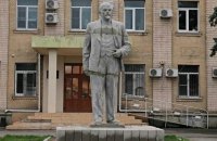 В оккупированном Геническе россияне установили памятник Ленину