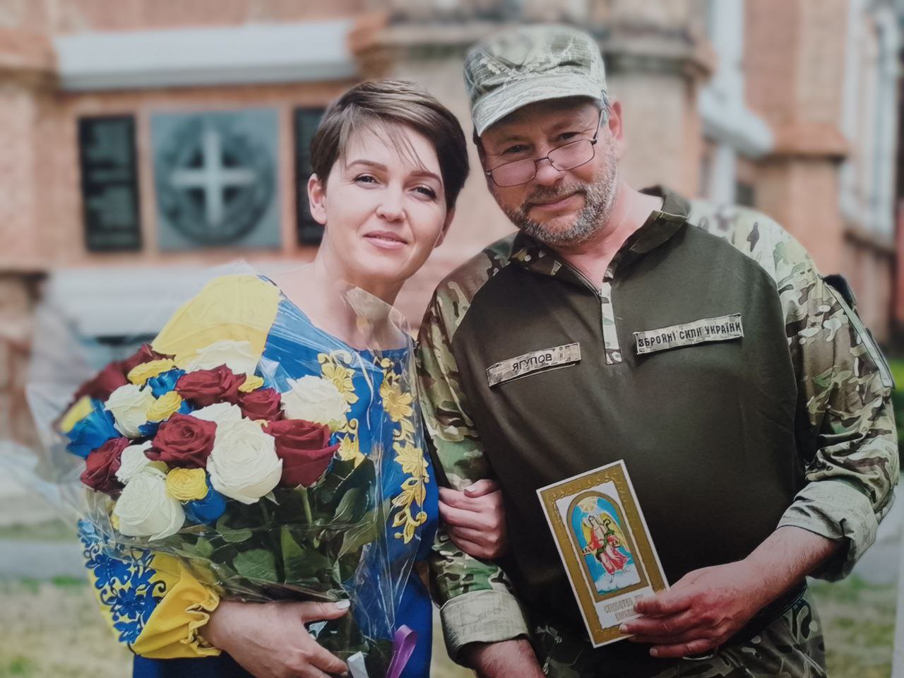 Перша зустріч Олени з чоловіком після звільнення з полону.