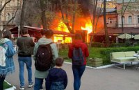 В Одессе горит здание ресторана и отеля