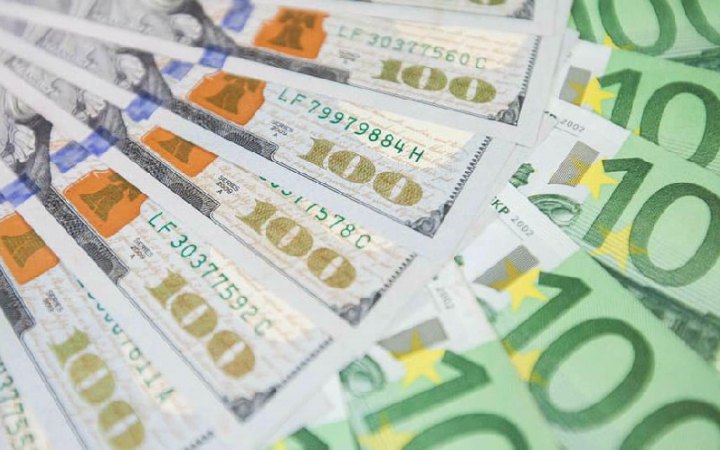 У хатньої робітниці Медведчука знайшли майже пів мільйона доларів і 87 тисяч євро