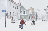 Унаслідок снігової бурі у США загинуло щонайменше 50 осіб, у Канаді – 4