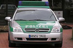 Немецкий полицейский 22 года водил служебную машину без прав