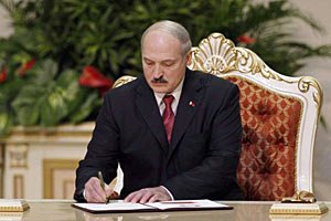 Лукашенко приказал уволить 25% чиновников
